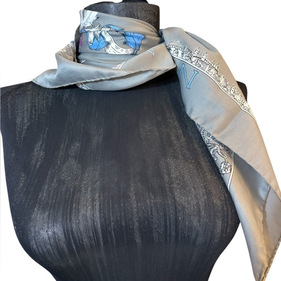 Gray and Blue London Themed Scarf - Picture 11 of 15